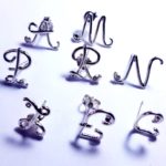 Orecchini lettere in argento - immagine 3